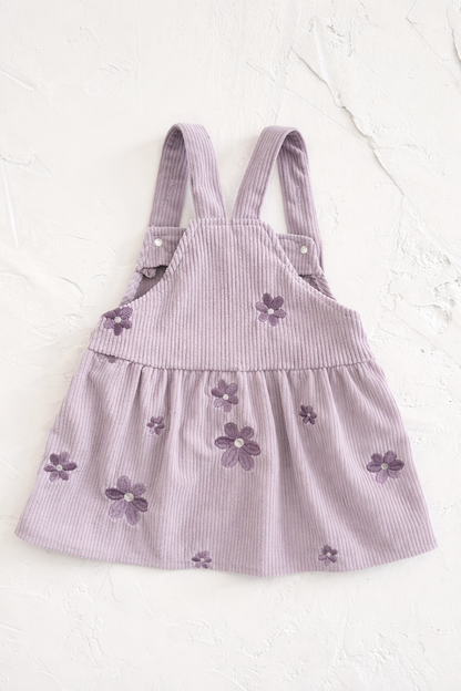 Babyklänning med pärlmönster